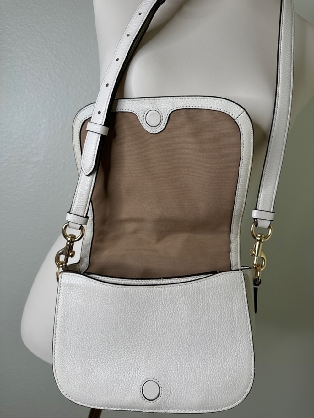 Coach White authentic Pebbled Leather Logo Saddle Crossbody - Picture 4 of 15